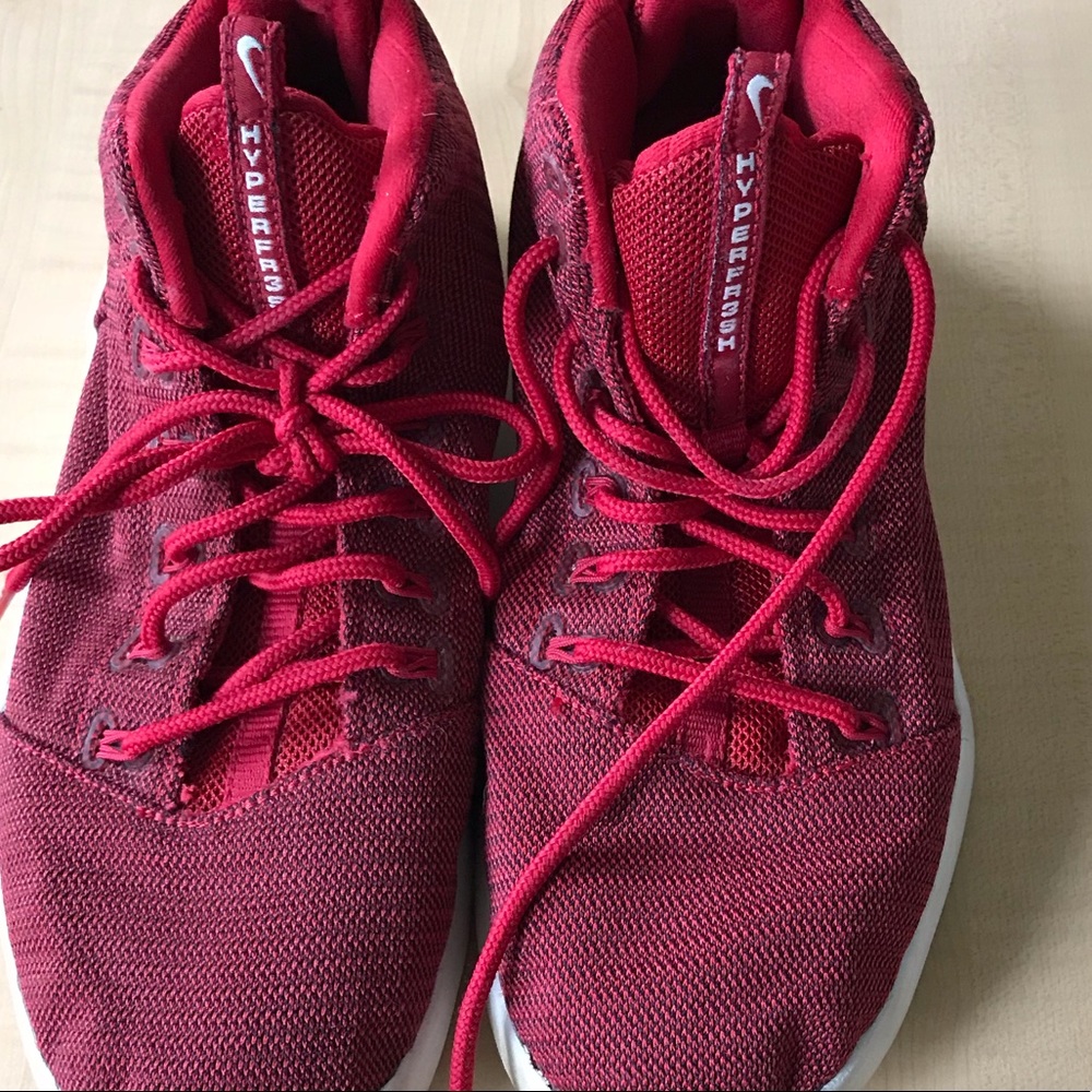 Nike hyper fresh baseball ankle high shoes